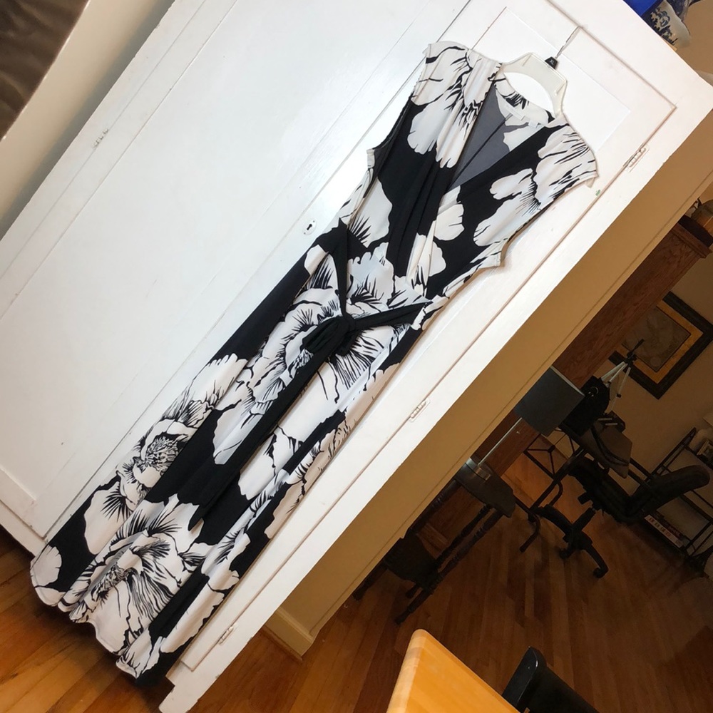 Lovely Black and White Floral Print Maxi Dress